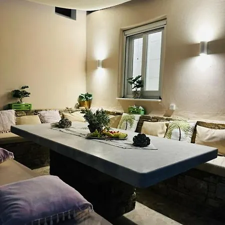 Maria's 3*