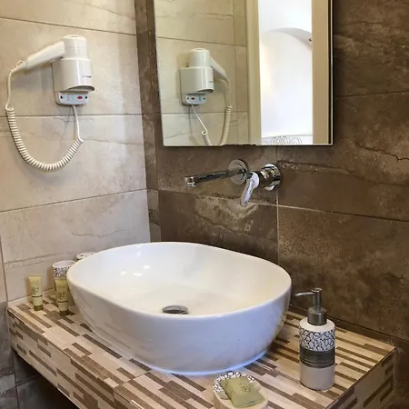 Maria's 3* Agia Anna (Naxos)